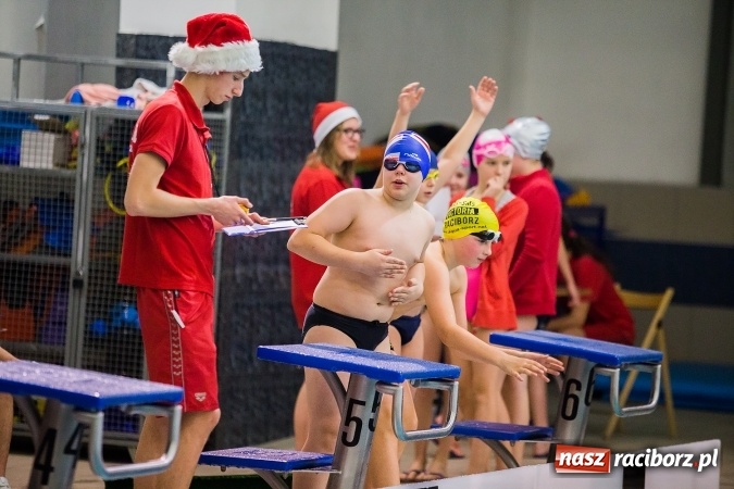 Zdjęcie w galerii na portalu naszraciborz.pl: IV Mikołajkowe Zawody Pływackie w ZSOMS wiadomości z regionu