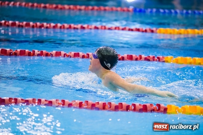 Zdjęcie w galerii na portalu naszraciborz.pl: IV Mikołajkowe Zawody Pływackie w ZSOMS wiadomości z regionu