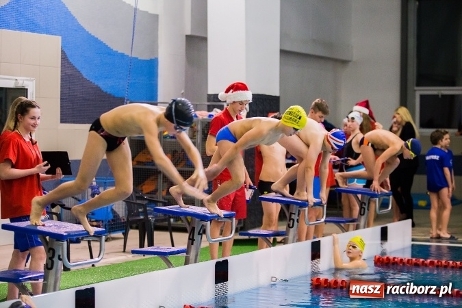Zdjęcie w galerii na portalu naszraciborz.pl: IV Mikołajkowe Zawody Pływackie w ZSOMS wiadomości z regionu