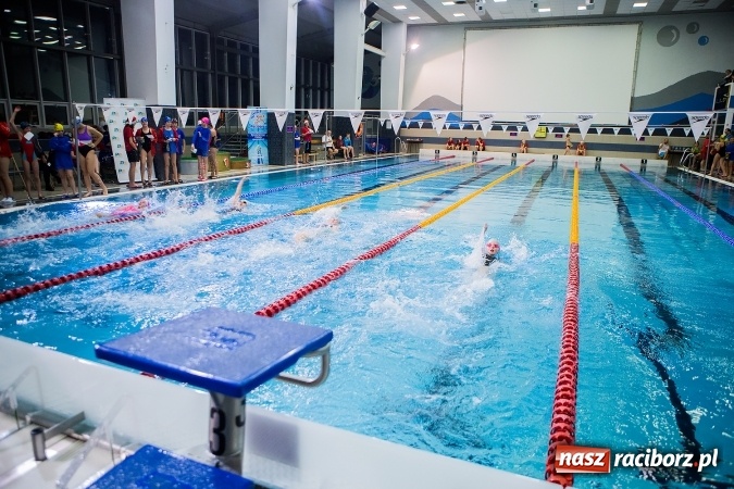 Zdjęcie w galerii na portalu naszraciborz.pl: IV Mikołajkowe Zawody Pływackie w ZSOMS wiadomości z regionu