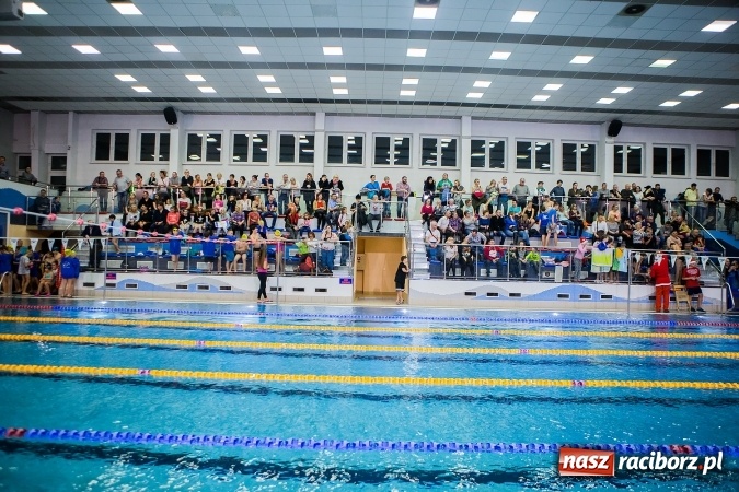 Zdjęcie w galerii na portalu naszraciborz.pl: IV Mikołajkowe Zawody Pływackie w ZSOMS wiadomości z regionu