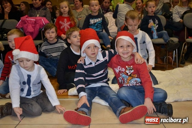 Zdjęcie w galerii na portalu naszraciborz.pl: Bajkowe Mikołajki w Roszkowie  wiadomości z regionu