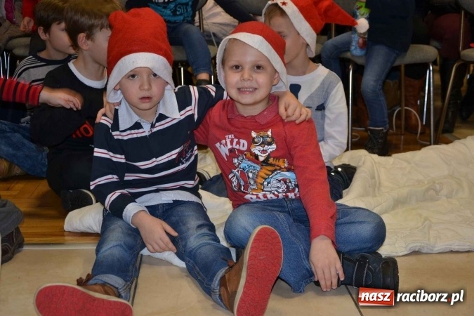 Zdjęcie w galerii na portalu naszraciborz.pl: Bajkowe Mikołajki w Roszkowie  wiadomości z regionu