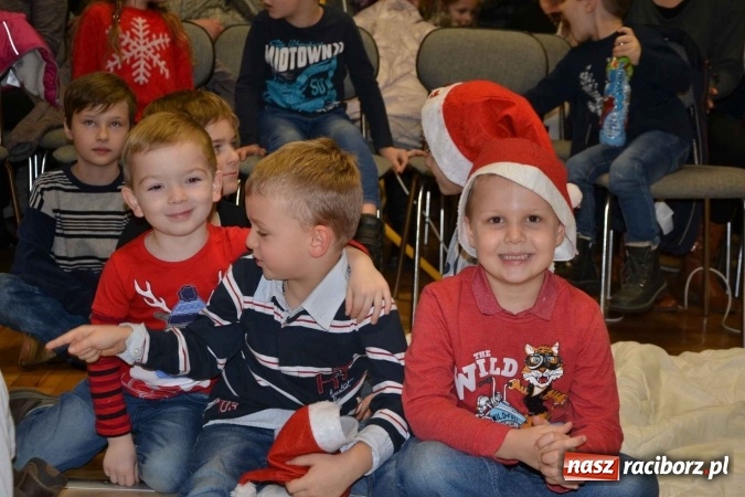 Zdjęcie w galerii na portalu naszraciborz.pl: Bajkowe Mikołajki w Roszkowie  wiadomości z regionu