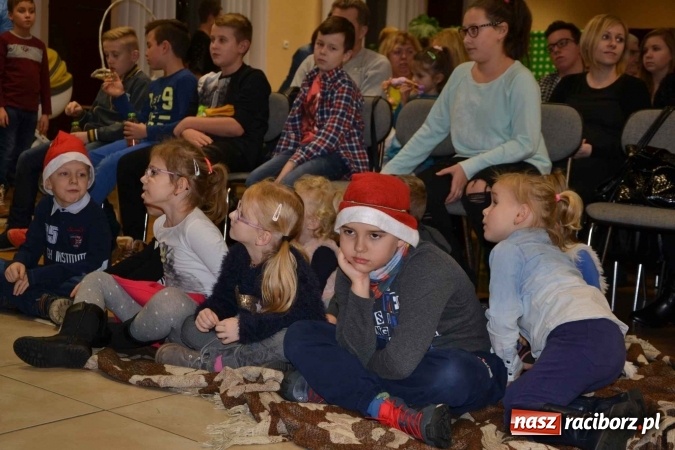 Zdjęcie w galerii na portalu naszraciborz.pl: Bajkowe Mikołajki w Roszkowie  wiadomości z regionu