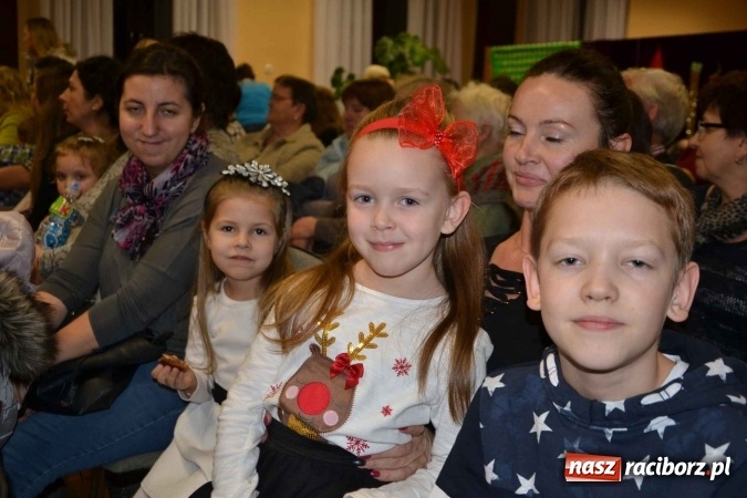 Zdjęcie w galerii na portalu naszraciborz.pl: Bajkowe Mikołajki w Roszkowie  wiadomości z regionu