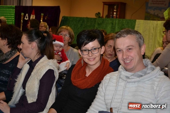 Zdjęcie w galerii na portalu naszraciborz.pl: Bajkowe Mikołajki w Roszkowie  wiadomości z regionu