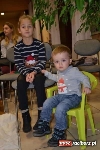 Zdjęcie w galerii na portalu naszraciborz.pl: Bajkowe Mikołajki w Roszkowie  wiadomości z regionu