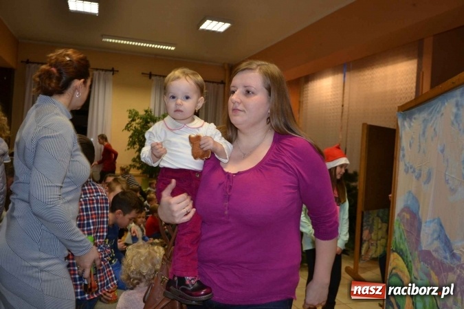 Zdjęcie w galerii na portalu naszraciborz.pl: Bajkowe Mikołajki w Roszkowie  wiadomości z regionu
