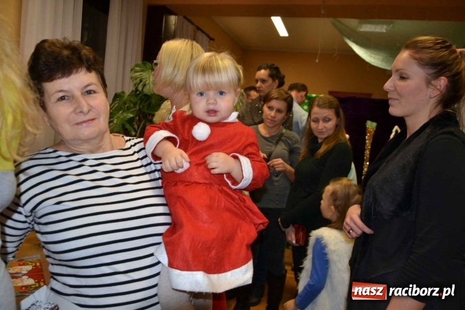Zdjęcie w galerii na portalu naszraciborz.pl: Bajkowe Mikołajki w Roszkowie  wiadomości z regionu