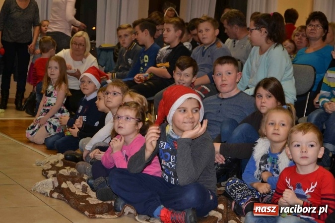 Zdjęcie w galerii na portalu naszraciborz.pl: Bajkowe Mikołajki w Roszkowie  wiadomości z regionu