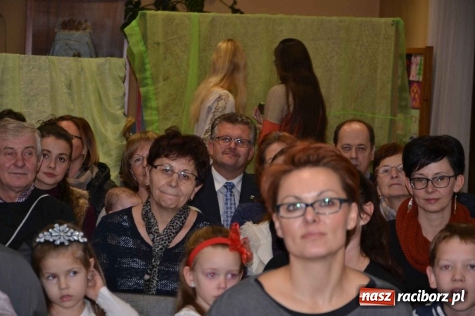 Zdjęcie w galerii na portalu naszraciborz.pl: Bajkowe Mikołajki w Roszkowie  wiadomości z regionu