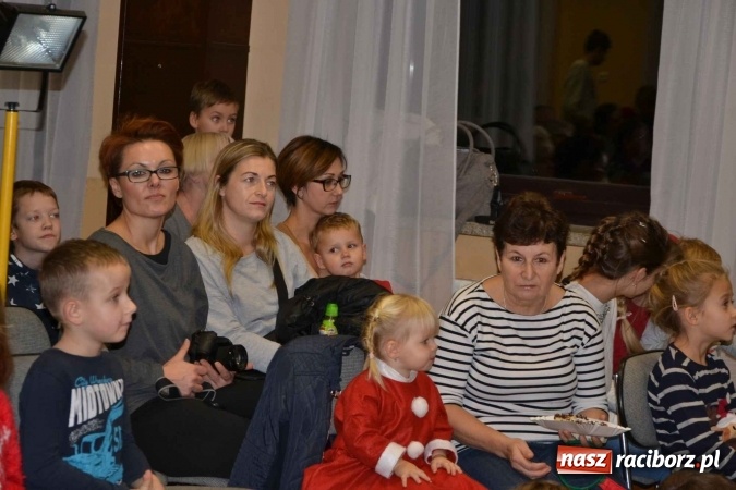 Zdjęcie w galerii na portalu naszraciborz.pl: Bajkowe Mikołajki w Roszkowie  wiadomości z regionu