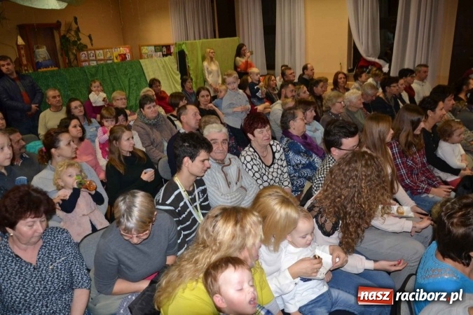 Zdjęcie w galerii na portalu naszraciborz.pl: Bajkowe Mikołajki w Roszkowie  wiadomości z regionu