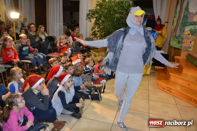 Zdjęcie w galerii na portalu naszraciborz.pl: Bajkowe Mikołajki w Roszkowie  wiadomości z regionu