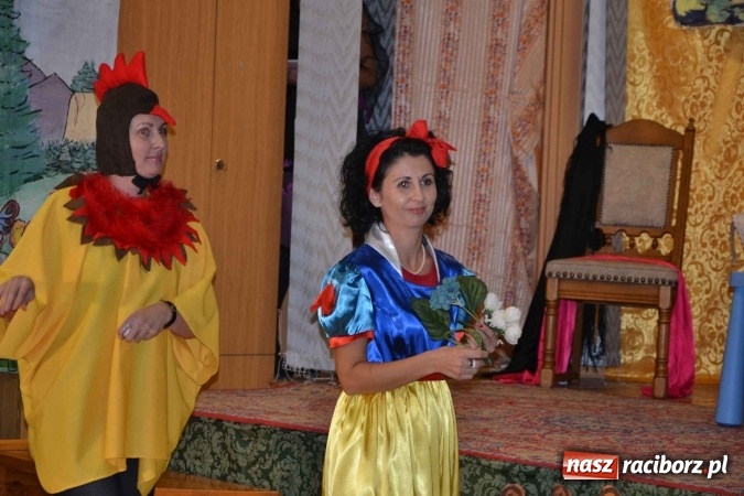 Zdjęcie w galerii na portalu naszraciborz.pl: Bajkowe Mikołajki w Roszkowie  wiadomości z regionu