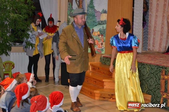 Zdjęcie w galerii na portalu naszraciborz.pl: Bajkowe Mikołajki w Roszkowie  wiadomości z regionu