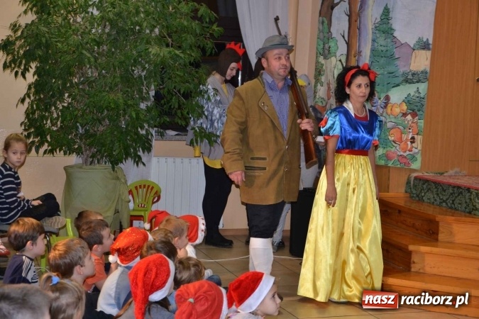 Zdjęcie w galerii na portalu naszraciborz.pl: Bajkowe Mikołajki w Roszkowie  wiadomości z regionu