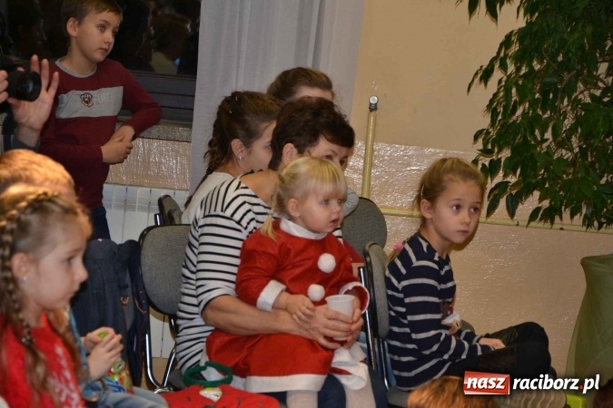 Zdjęcie w galerii na portalu naszraciborz.pl: Bajkowe Mikołajki w Roszkowie  wiadomości z regionu