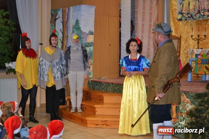 Zdjęcie w galerii na portalu naszraciborz.pl: Bajkowe Mikołajki w Roszkowie  wiadomości z regionu