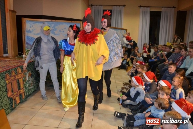 Zdjęcie w galerii na portalu naszraciborz.pl: Bajkowe Mikołajki w Roszkowie  wiadomości z regionu