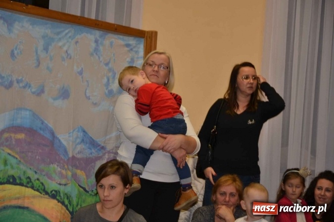 Zdjęcie w galerii na portalu naszraciborz.pl: Bajkowe Mikołajki w Roszkowie  wiadomości z regionu