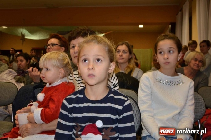 Zdjęcie w galerii na portalu naszraciborz.pl: Bajkowe Mikołajki w Roszkowie  wiadomości z regionu