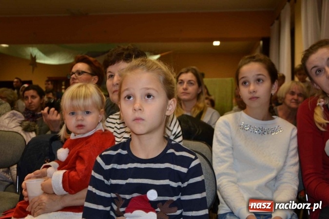 Zdjęcie w galerii na portalu naszraciborz.pl: Bajkowe Mikołajki w Roszkowie  wiadomości z regionu