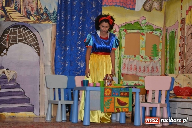 Zdjęcie w galerii na portalu naszraciborz.pl: Bajkowe Mikołajki w Roszkowie  wiadomości z regionu