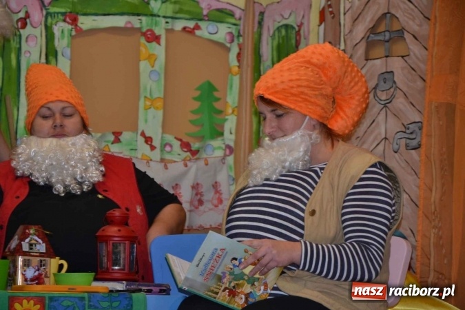 Zdjęcie w galerii na portalu naszraciborz.pl: Bajkowe Mikołajki w Roszkowie  wiadomości z regionu