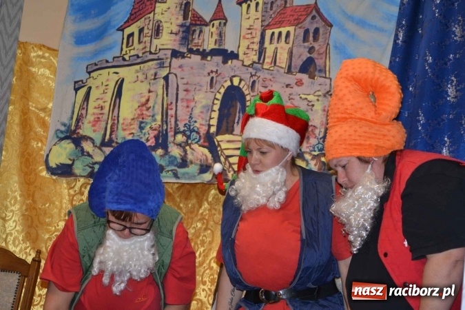 Zdjęcie w galerii na portalu naszraciborz.pl: Bajkowe Mikołajki w Roszkowie  wiadomości z regionu