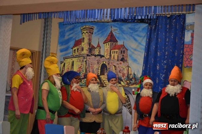 Zdjęcie w galerii na portalu naszraciborz.pl: Bajkowe Mikołajki w Roszkowie  wiadomości z regionu