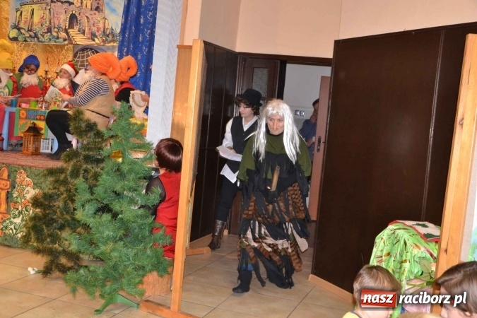 Zdjęcie w galerii na portalu naszraciborz.pl: Bajkowe Mikołajki w Roszkowie  wiadomości z regionu