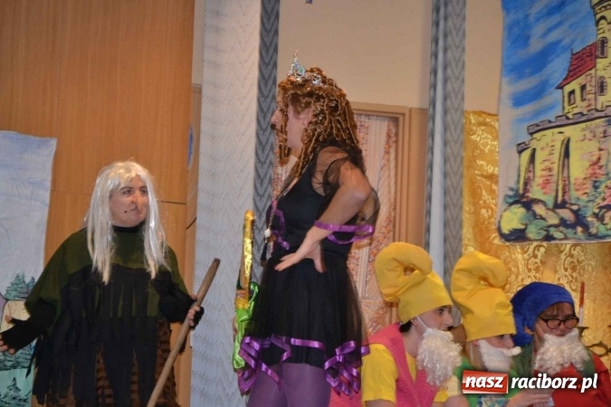 Zdjęcie w galerii na portalu naszraciborz.pl: Bajkowe Mikołajki w Roszkowie  wiadomości z regionu