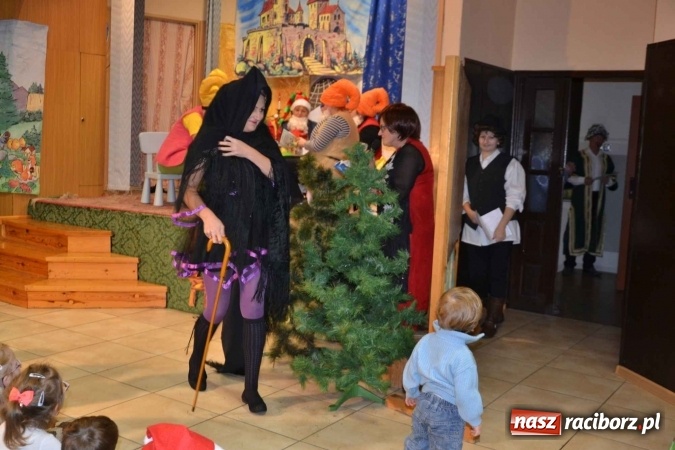 Zdjęcie w galerii na portalu naszraciborz.pl: Bajkowe Mikołajki w Roszkowie  wiadomości z regionu