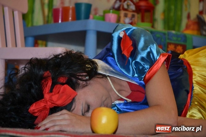 Zdjęcie w galerii na portalu naszraciborz.pl: Bajkowe Mikołajki w Roszkowie  wiadomości z regionu