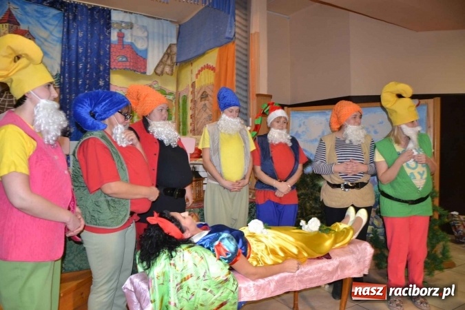 Zdjęcie w galerii na portalu naszraciborz.pl: Bajkowe Mikołajki w Roszkowie  wiadomości z regionu