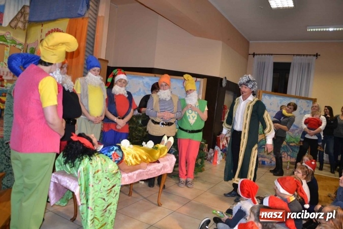 Zdjęcie w galerii na portalu naszraciborz.pl: Bajkowe Mikołajki w Roszkowie  wiadomości z regionu