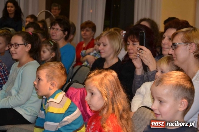 Zdjęcie w galerii na portalu naszraciborz.pl: Bajkowe Mikołajki w Roszkowie  wiadomości z regionu