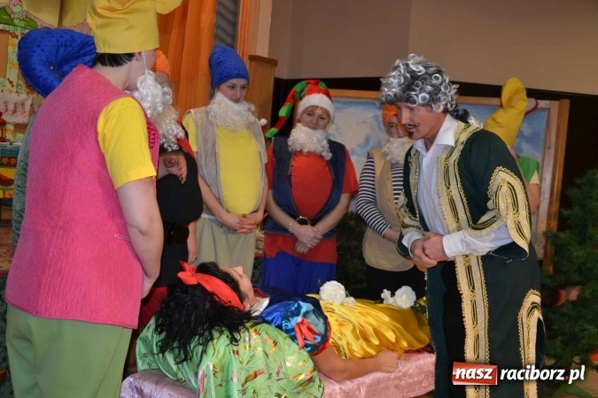 Zdjęcie w galerii na portalu naszraciborz.pl: Bajkowe Mikołajki w Roszkowie  wiadomości z regionu