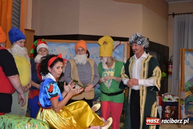 Zdjęcie w galerii na portalu naszraciborz.pl: Bajkowe Mikołajki w Roszkowie  wiadomości z regionu