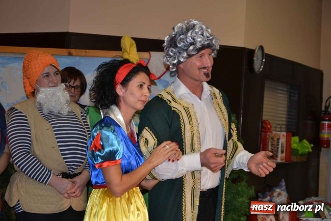 Zdjęcie w galerii na portalu naszraciborz.pl: Bajkowe Mikołajki w Roszkowie  wiadomości z regionu