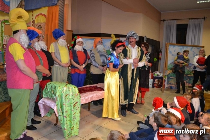 Zdjęcie w galerii na portalu naszraciborz.pl: Bajkowe Mikołajki w Roszkowie  wiadomości z regionu