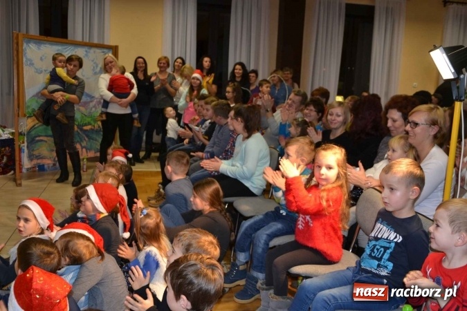 Zdjęcie w galerii na portalu naszraciborz.pl: Bajkowe Mikołajki w Roszkowie  wiadomości z regionu