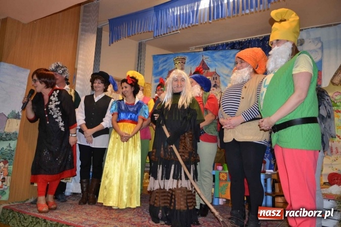 Zdjęcie w galerii na portalu naszraciborz.pl: Bajkowe Mikołajki w Roszkowie  wiadomości z regionu