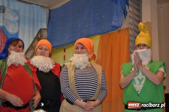 Zdjęcie w galerii na portalu naszraciborz.pl: Bajkowe Mikołajki w Roszkowie  wiadomości z regionu