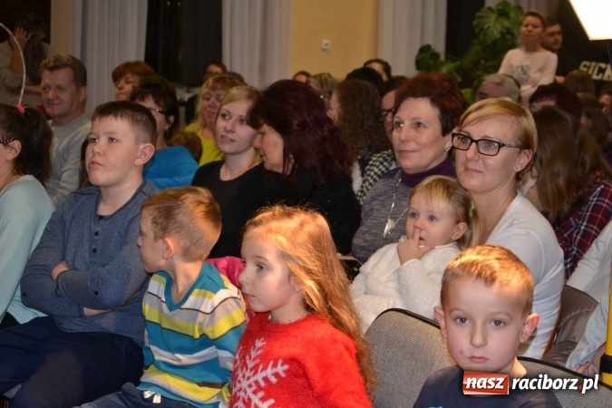 Zdjęcie w galerii na portalu naszraciborz.pl: Bajkowe Mikołajki w Roszkowie  wiadomości z regionu