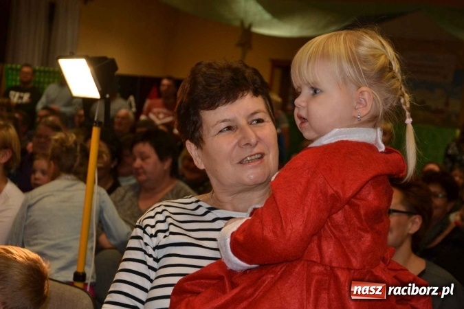 Zdjęcie w galerii na portalu naszraciborz.pl: Bajkowe Mikołajki w Roszkowie  wiadomości z regionu