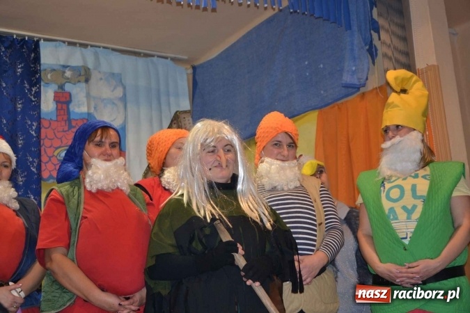 Zdjęcie w galerii na portalu naszraciborz.pl: Bajkowe Mikołajki w Roszkowie  wiadomości z regionu