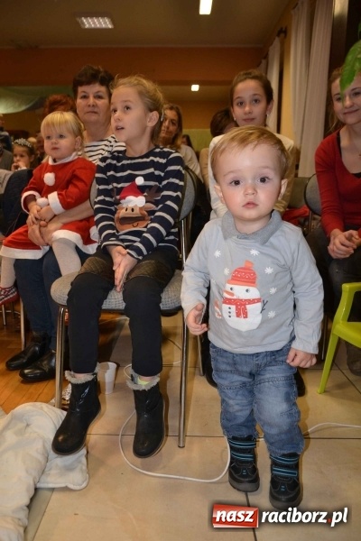 Zdjęcie w galerii na portalu naszraciborz.pl: Bajkowe Mikołajki w Roszkowie  wiadomości z regionu